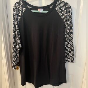Randy Baseball Style Top in Black & White Sz 2X